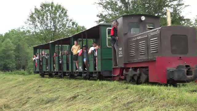 Mocănița din Apuseni a fost scoasă din nou din depou. Turist: ”Am fost în Elveția. Nu se poate compara cu ce avem noi aici”