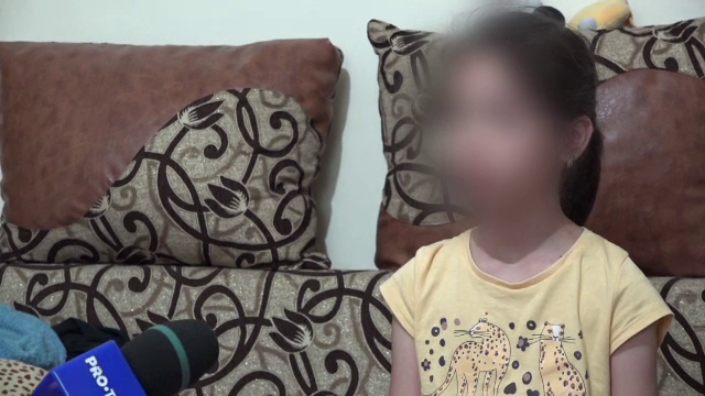 „Bunicii îi spun mamă, fiindcă ea m-a crescut”. Pese 500.000 de copii au cel puțin un părinte plecat în străinătate