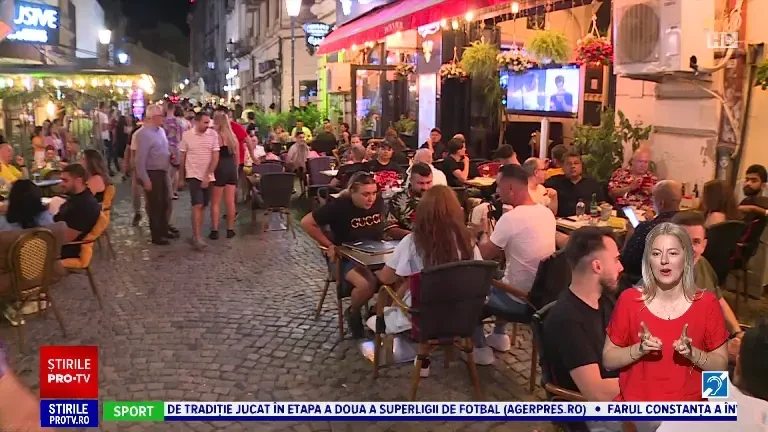Canicula umple terasele din Centrul Vechi. „În fiecare seară ne mutăm de la o terasă la alta”
