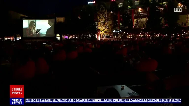 Proiecție caritabilă la Iași. Peste 300 de oameni s-au relaxat la un film bun în Grădina Palas