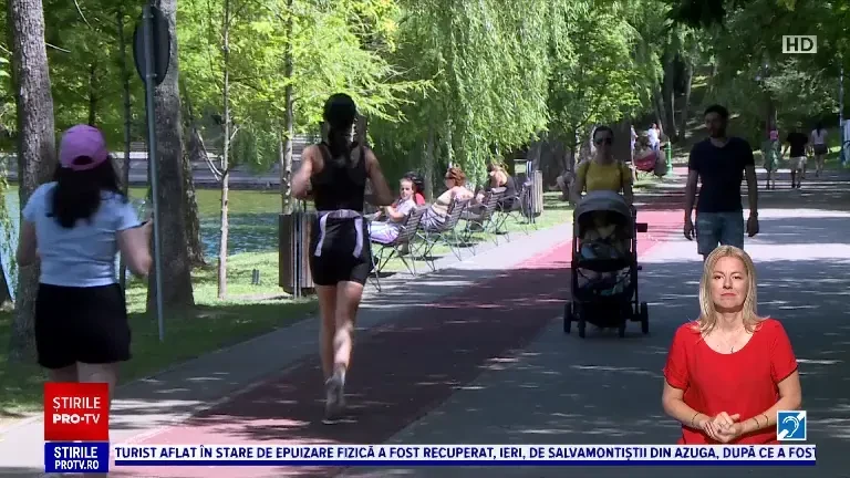 După o săptămână cu zile caniculare, mii de oameni au ieșit să se bucure de o plimbare în parc, lângă lac