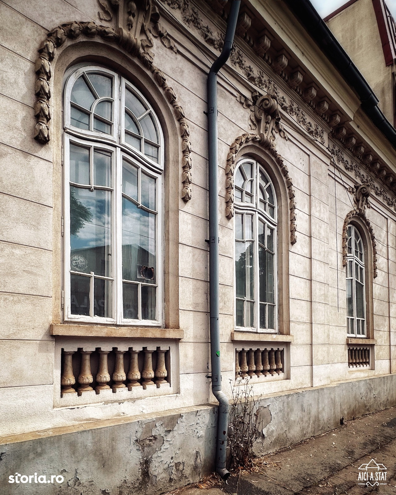 Cum arată o vilă monument istoric din centrul Capitalei care se vinde cu 900.000 de euro - GALERIE FOTO