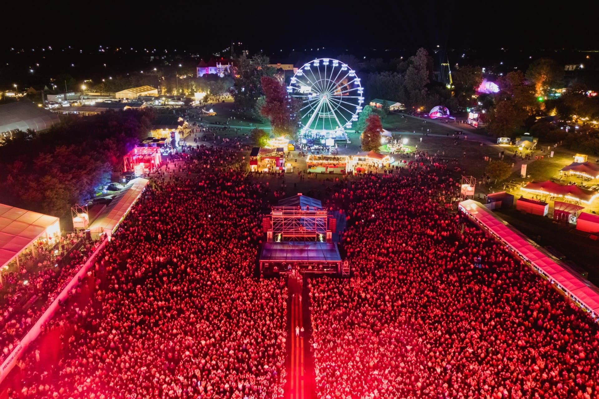 Generația Z invadează festivalurile de muzică din România. Sute de mii de tineri, într-un spectacol de ritmuri și energie