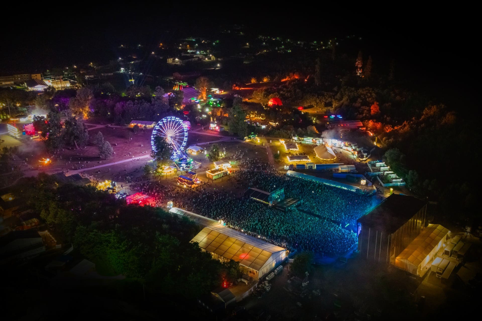 Curse cu elicopterul la Electric Castle, pe toată durata festivalului. Cât costă și cât durează un zbor