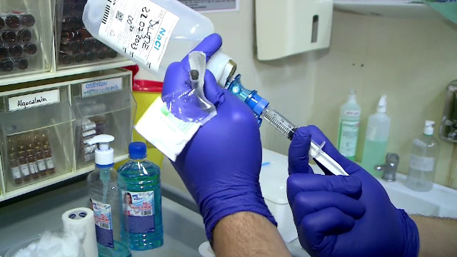 Mare atenție când mergeți la iarbă verde: Peste 100 de oameni au fost mușcați de căpușe numai la Iași. Ce boli grave provoacă