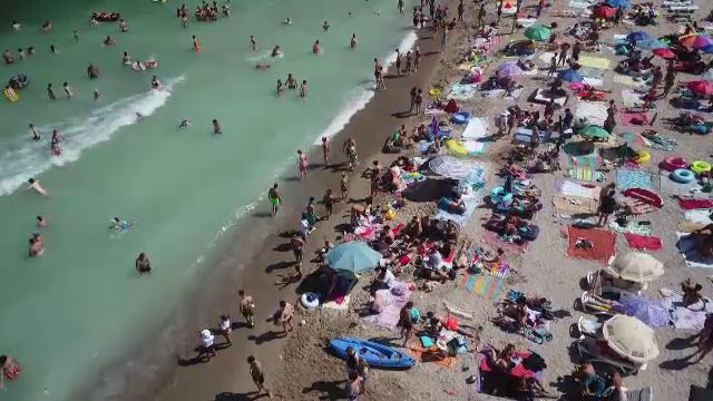 Un litoral dependent de tichetele de vacanță. 65.000 de turiști și-au plătit concediile cu voucherele de la stat