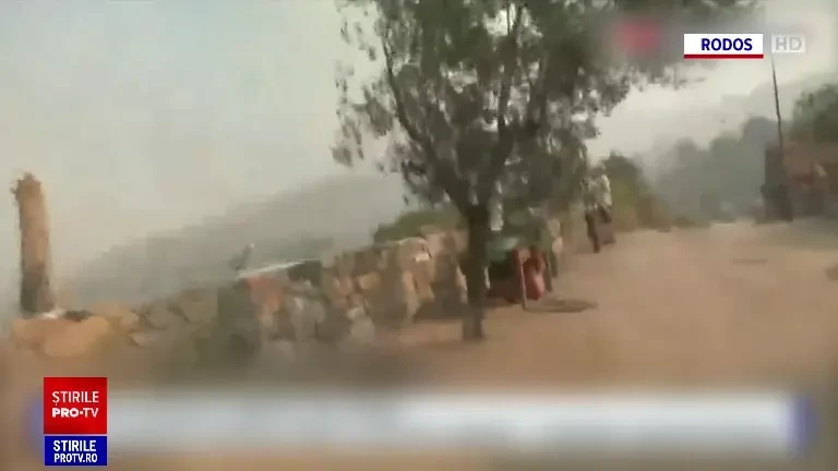 „Oamenii erau acoperiți de cenușă”. Incendiile din Rodos au mistuit trei hoteluri. Turiști români sunt prinși în infern