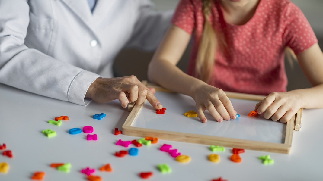 „Unde greșesc eu, părintele tău?". Care sunt întrebările care construiesc în mod corect tânăra minte a unui copil