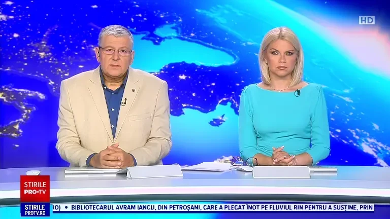 Momentul în care un TIR intră în două mașini care așteptau să vireze la stânga, în Iași. VIDEO