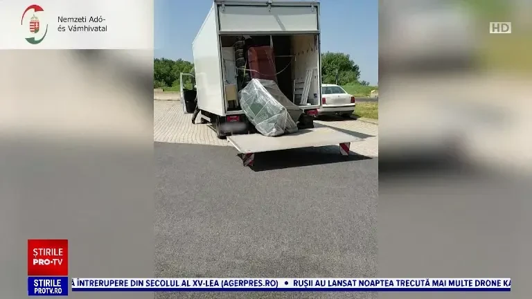 Un român şi un grec au fost prinși în Ungaria în timp ce transportau 29 de migranți spre Italia
