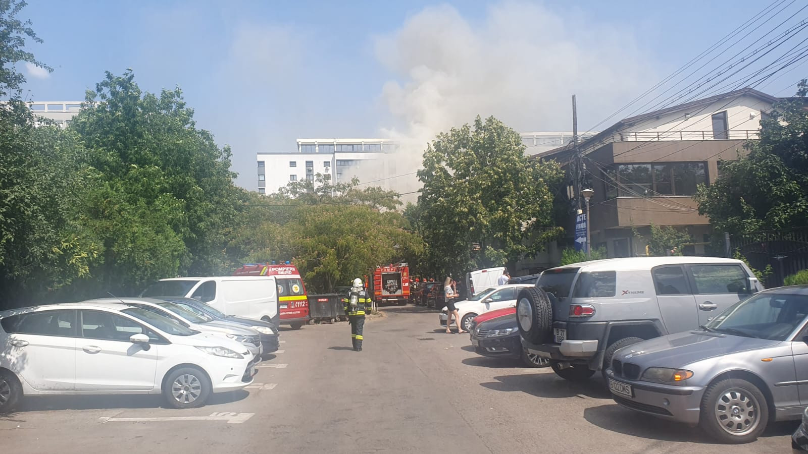 Panică în Sectorul 3. Un incendiu care a mistuit mai multe case a izbucnit în cartierul Muncii: 6 persoane au fost rănite