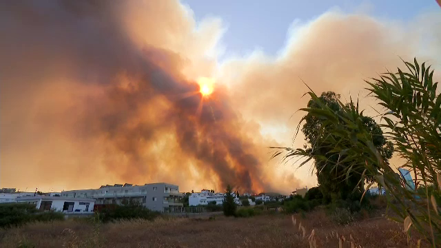 Scene apocaliptice în Grecia mistuită de incendii. ”Înainte de toate, mi-am pierdut viața. Nu mai avem nimic”