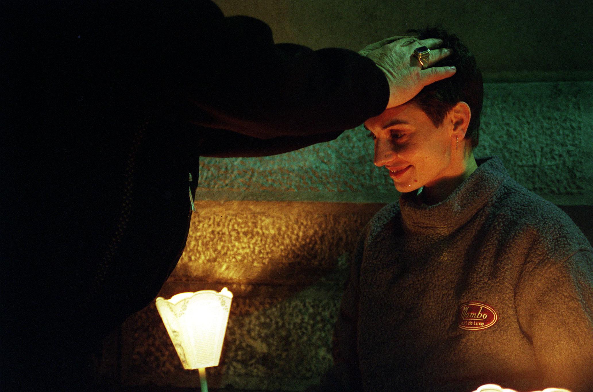 Sinead O'Connor alături de preotul care a efectuat hirotonirea / Getty Images