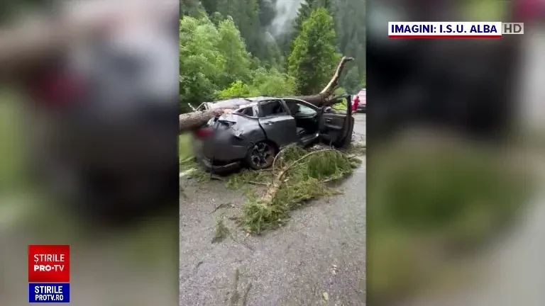 „A fost negru cerul”. A fost rupere de nori în mai multe localități din țară. Vântul a suflat și cu 110 km/oră