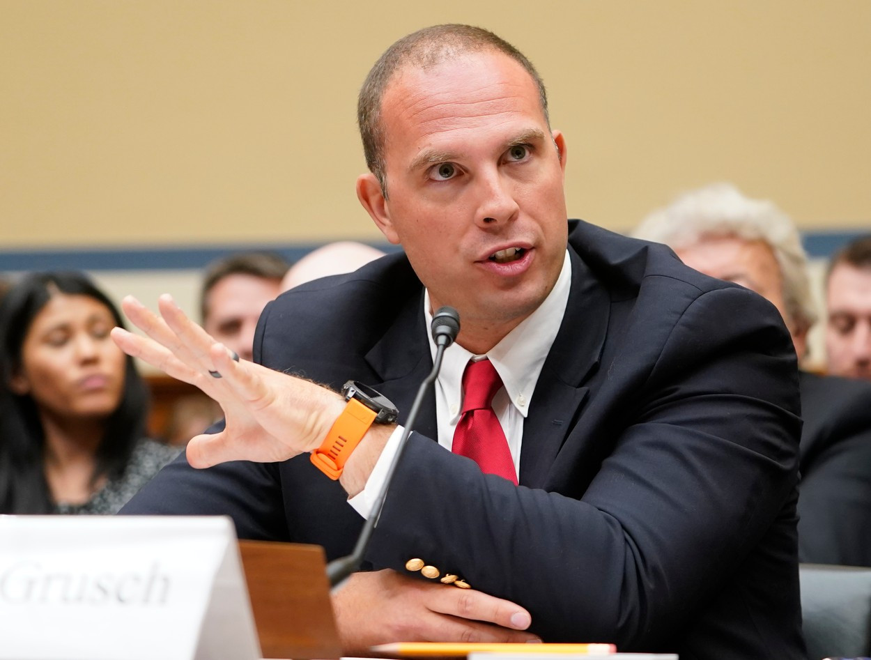 „Nu suntem singuri în univers”. Un fost agent al serviciilor secrete americane susţine că SUA deţin resturile unui OZN