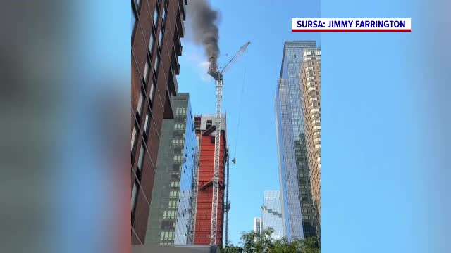 Incident neobișnuit în New York. Brațul unei macarale a luat foc și s-a prăbușit în mijlocul străzii