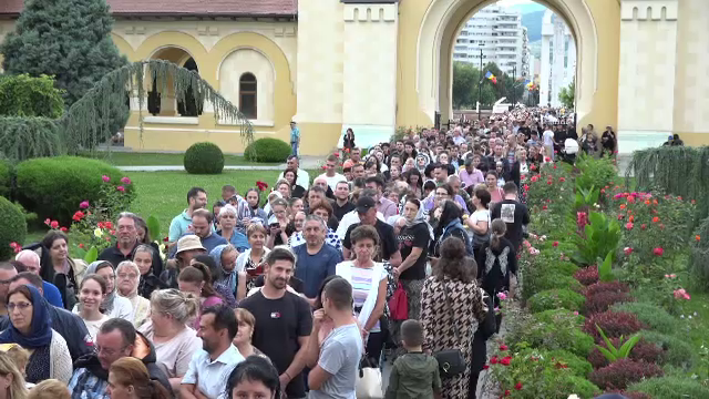 Credincioșii din România s-au putut închina, în premieră, la moaștele Sfintei Ana, mama Maicii Domnului