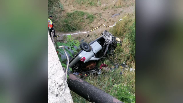 Un tânăr din Iași este în stare critică după ce a ieșit cu mașina de pe drum și s-a prăbușit într-o râpă adâncă