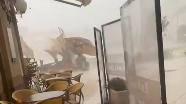 Furtunile au făcut ravagii în mai multe regiuni din țară. Trei oameni au murit, surprinși de vijelii