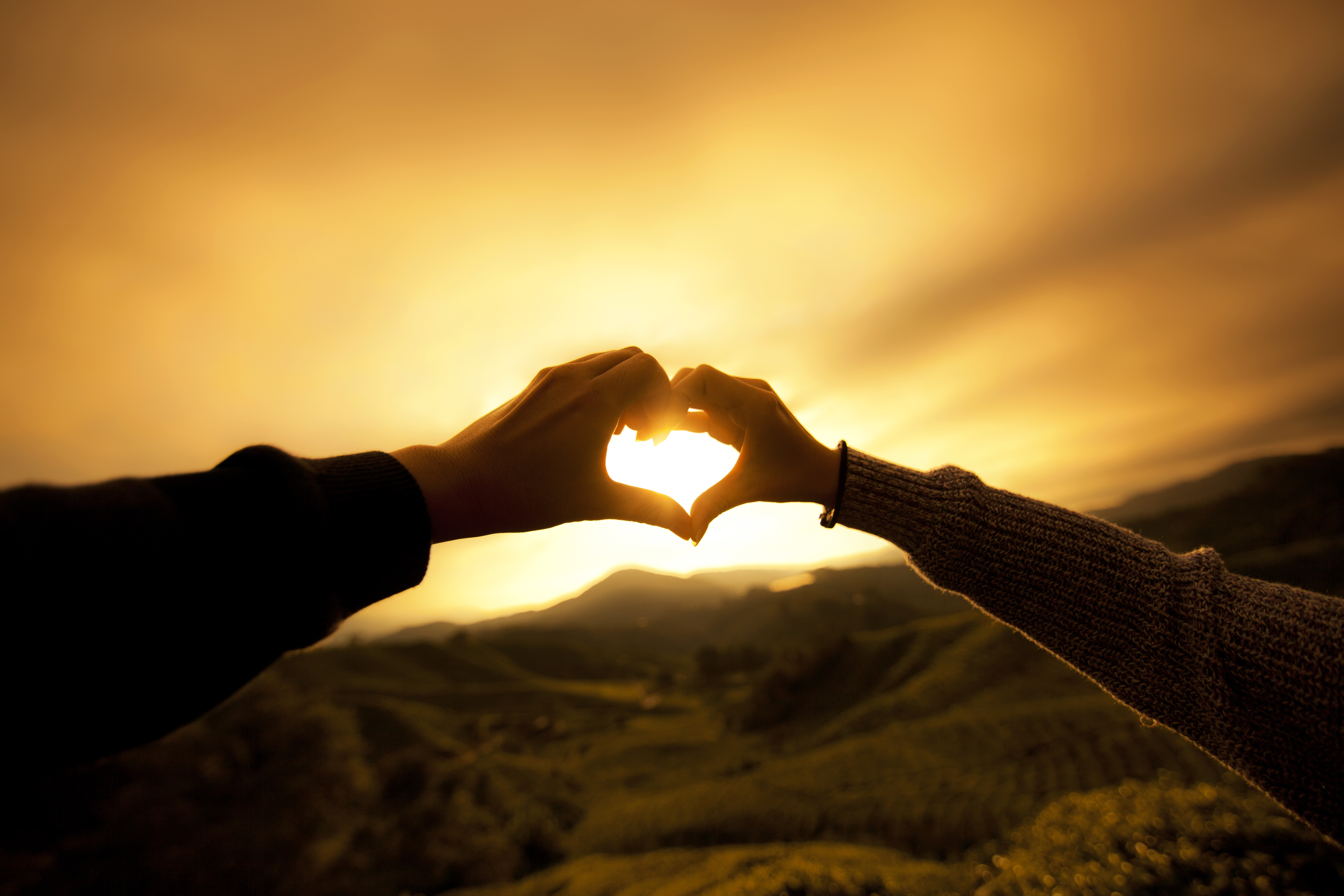 Construirea conexiunii emoționale în relație. Cum te poți apropia de partenerul tău