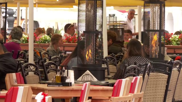 Vremea s-a răcit brusc după mai multe zile de caniculă. În Brașov s-au pornit aparatele de încălzit la terase