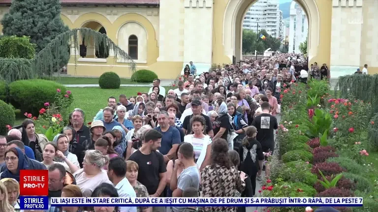 Credincioșii din România s-au putut închina, în premieră, la moaștele Sfintei Ana, mama Maicii Domnului