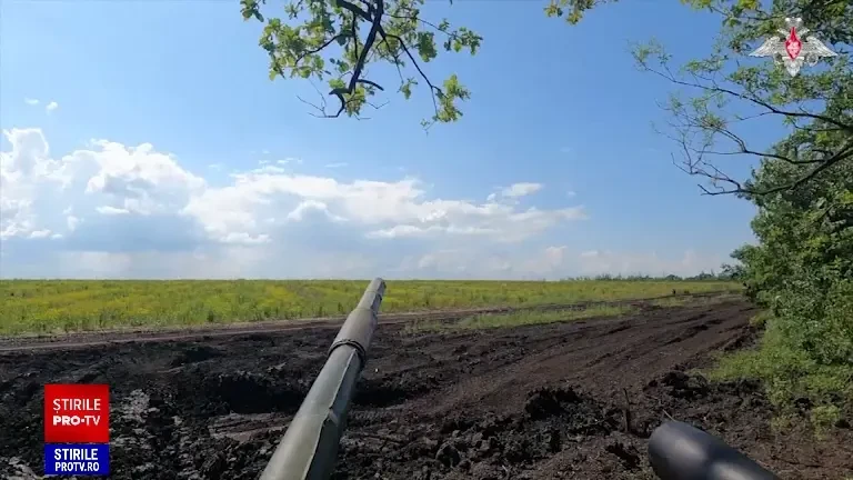 BBC: Tancurile moderne și sofisticate ale Occidentului sunt aproape inutile în război. Soldații ruși folosesc ”o nouă armă”