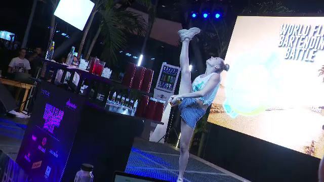 Mai mulți barmani profesioniști din toată lumea au făcut spectacol la un centru de relaxare din apropierea Capitalei