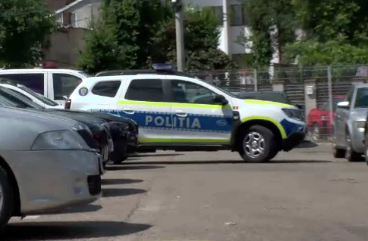 Individ din Pitești cu comportament deviant, arestat după ce a agresat sexual două adolescente. Era binecunoscut de localnici