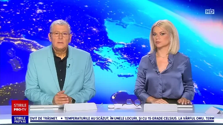 Un TIR încărcat cu lemne a luat foc pe DN6. Șoferul a reușit să se salveze la timp