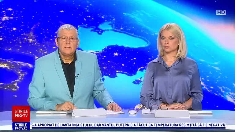 Un curier a scos un bărbat dintr-o mașină în flăcări, înainte ca aceasta să explodeze