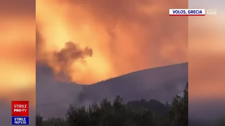 Incendiile de vegetație continuă în Grecia. Flăcările au luat două vieți și au ajuns la un depozit de muniție