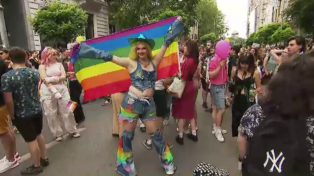 Tinerii de la Bucharest Pride, tămâiați de ”normali”: ”Să se ducă la oamenii liberi!”
