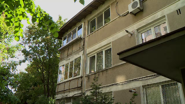 O clădire cu risc seismic din București va fi consolidată fără ca locatarii să mai fie mutați. Tehnica inovatoare folosită