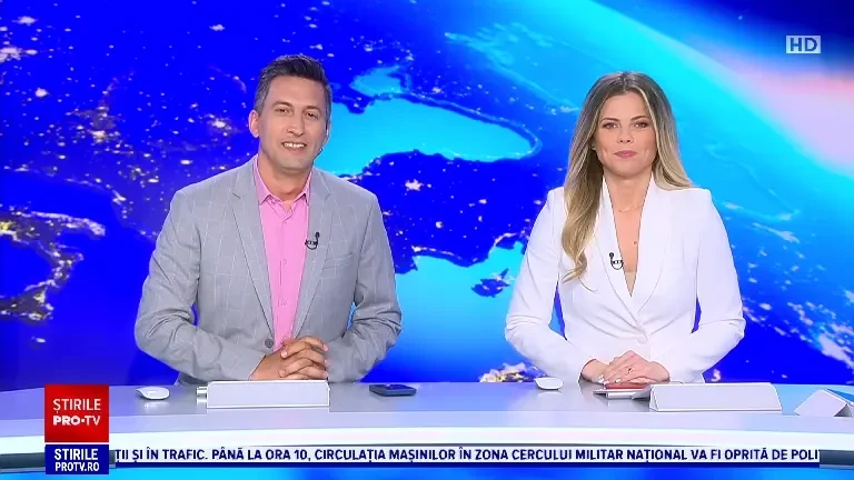 Un pescar a avut parte de o experiență de neuitat. Trei balele cu cocoașă au sărit la unison în fața sa