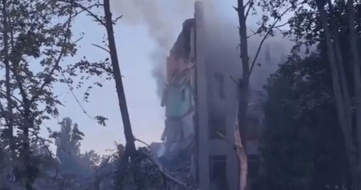 O persoană a murit, iar alte cinci au fost rănite, după ce forțele ruse au atacat orașul ucrainean Sumî | VIDEO