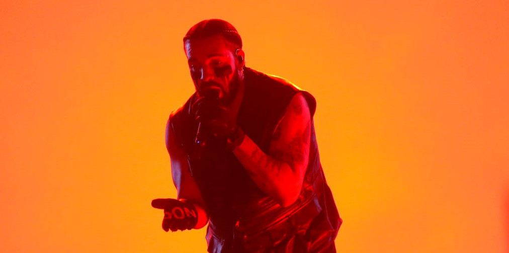 Drake a plătit un milion de dolari pentru un inel care i-a aparţinut legendarului Tupac Shakur