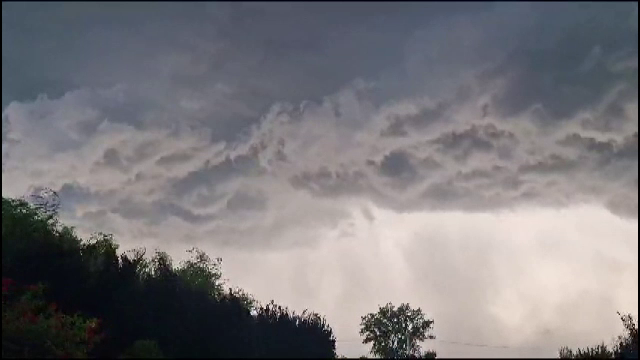 Ziua de luni vine cu vijelii și ploi torențiale în trei sferturi din țară. Cât va dura acest episod
