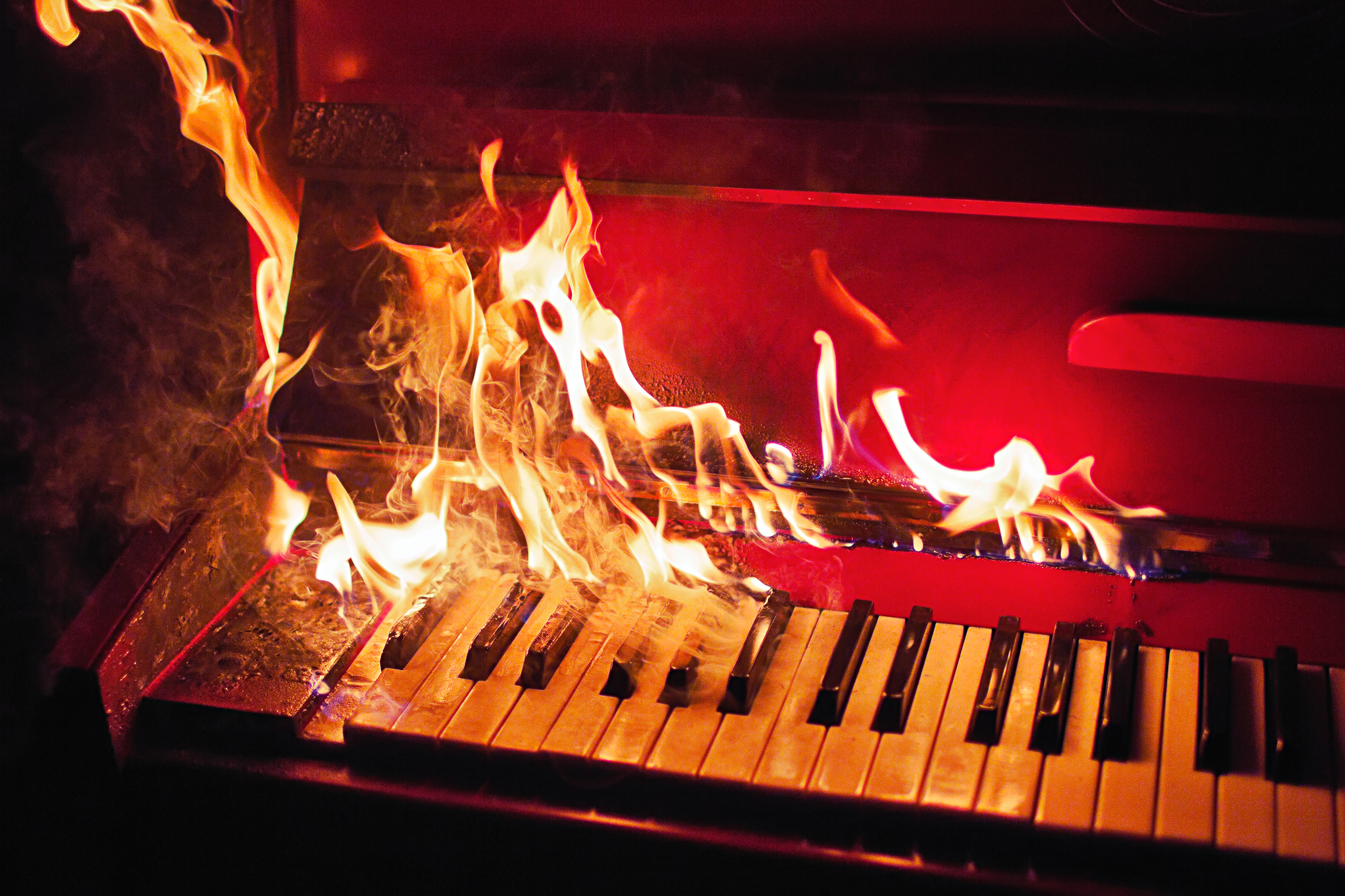 Țara care își arde instrumentele muzicale. Motivul invocat de autorități pare din altă lume