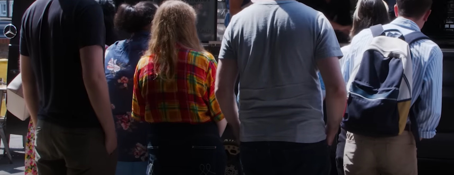 Surpriză uriașă pentru englezii care voiau să mănânce burgeri de la un food truck. Cine le-a servit mâncarea | VIDEO