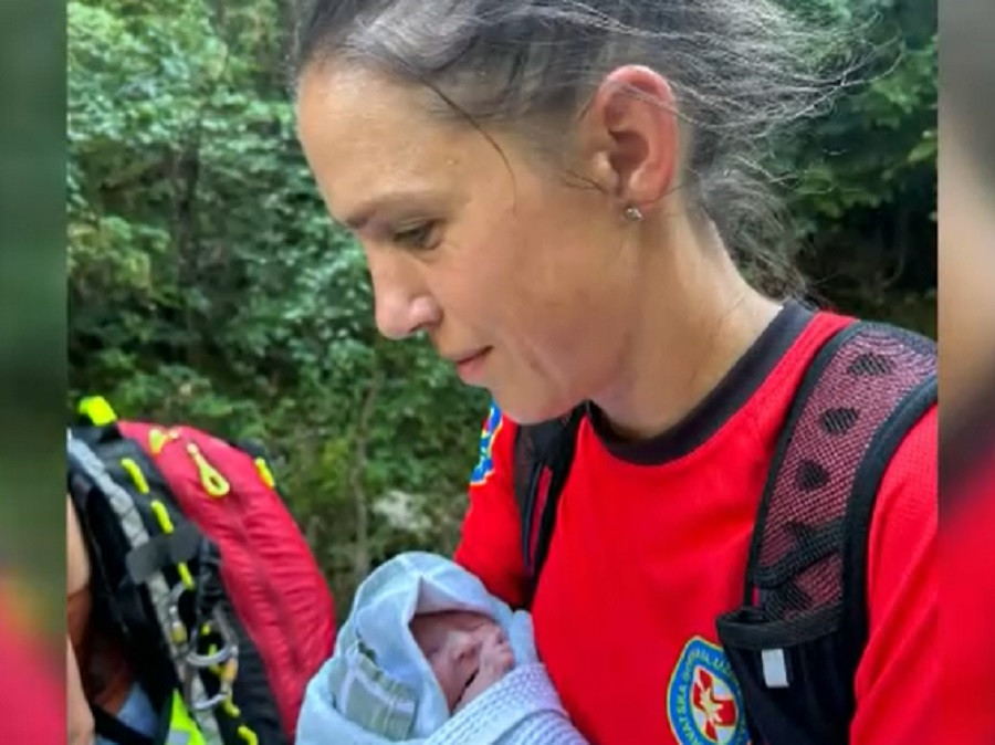 O turistă a născut o fetiță în munții Croației. Femeia nu știa că e însărcinată