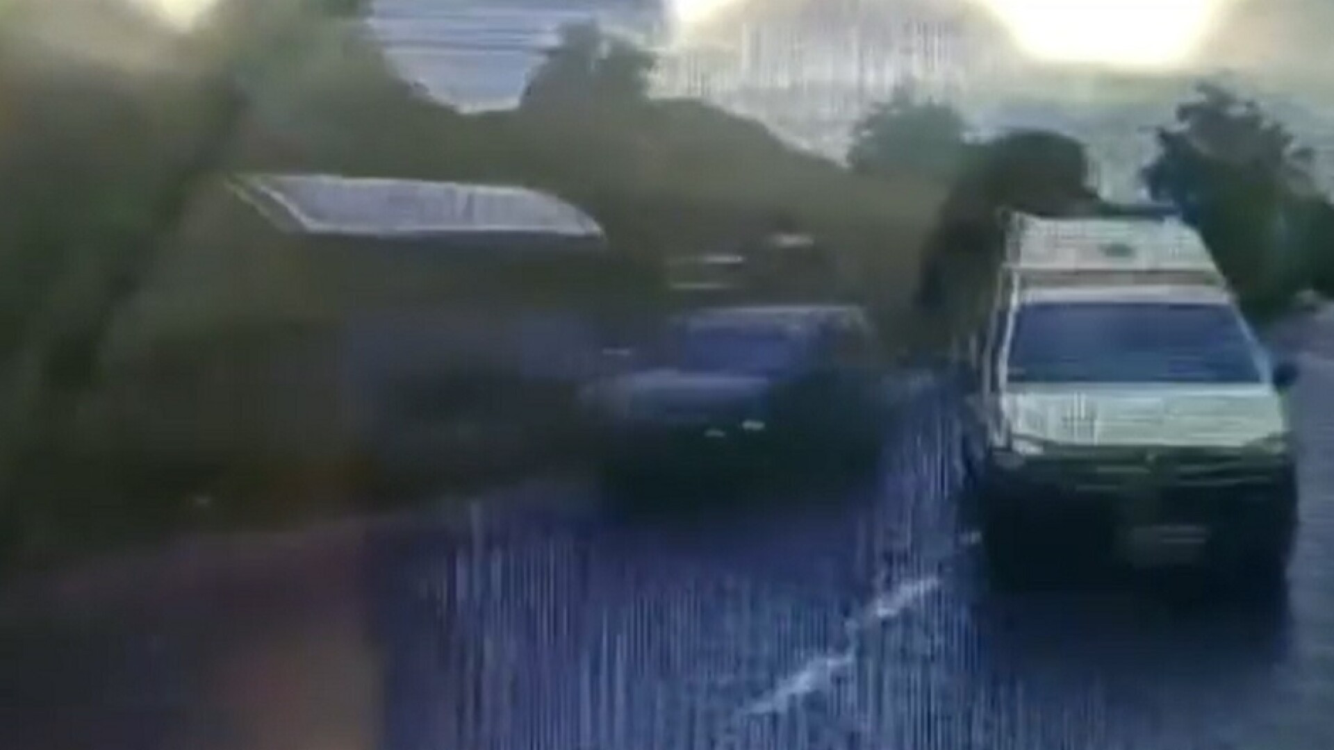 O ambulanță, un autoturism și un TIR, implicate într-un accident în Târgu Neamț. Șase persoane au fost rănite