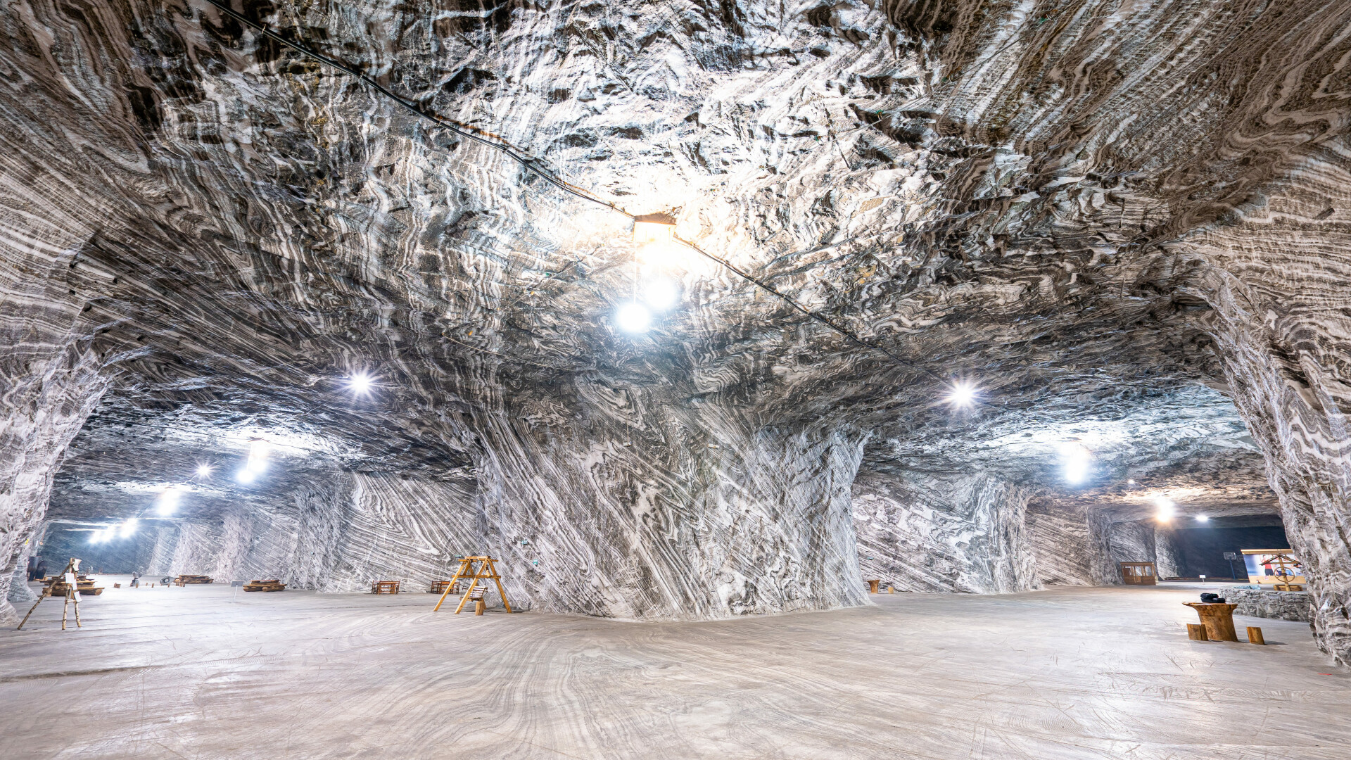 Valcea - obiective turistice