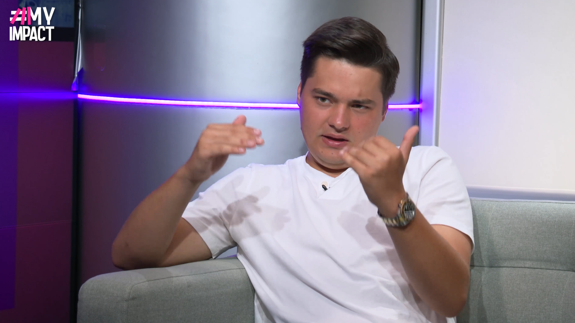 Selly: “Școala românească e deconectată de lumea reală. Una înveți la școală, alta vezi când ieși din casă”