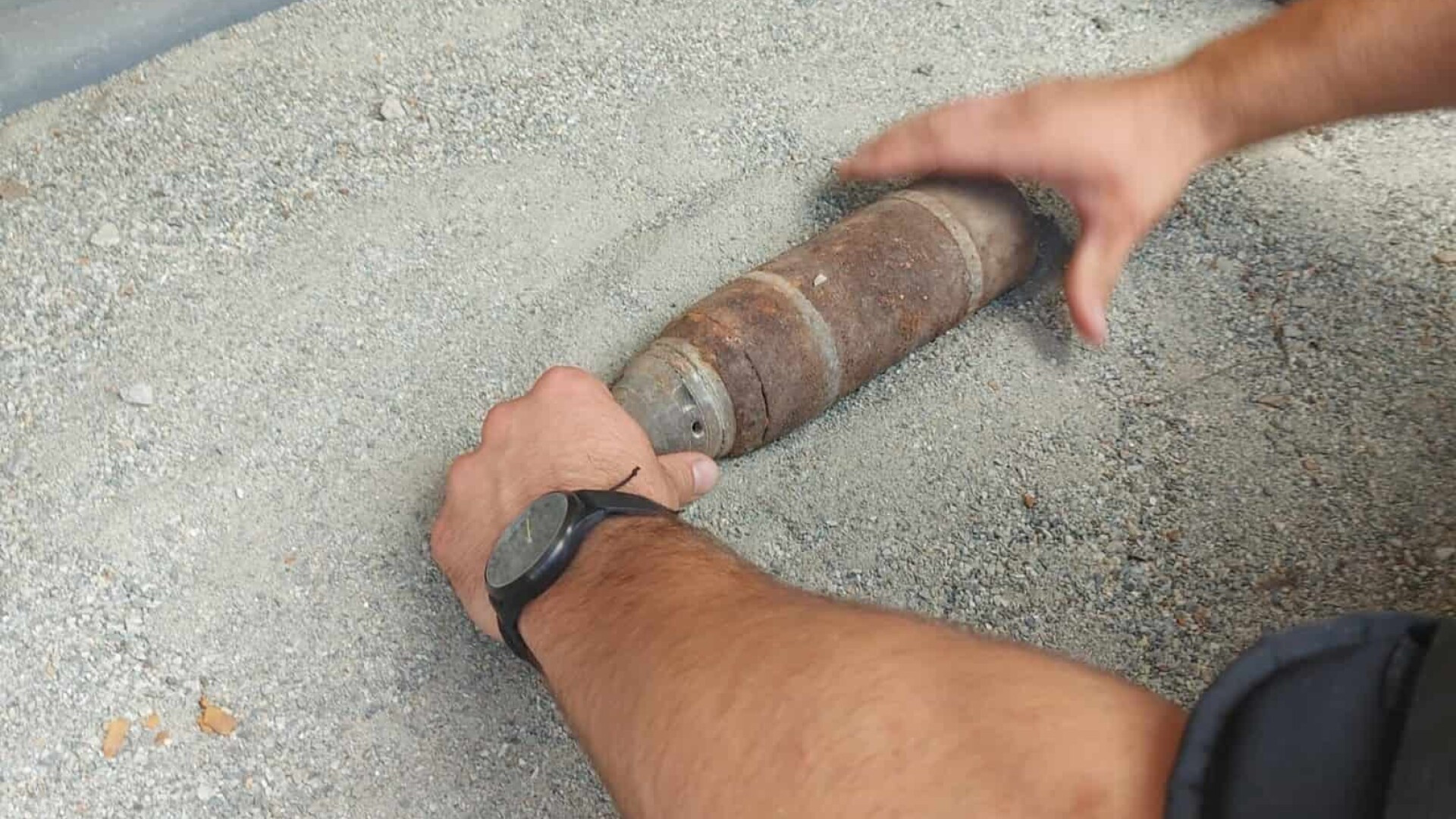 Proiectil exploziv găsit în curtea Spitalului de Psihiatrie din Sibiu în timpul unor lucrări. Ce au constatat specialiștii