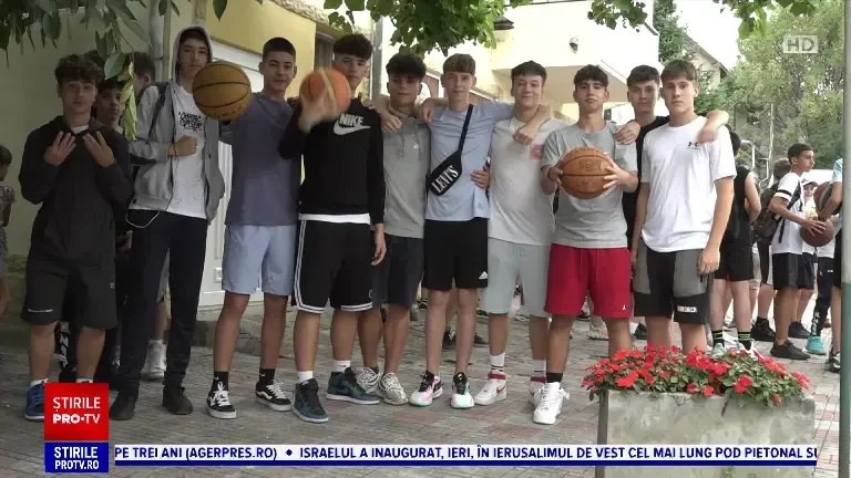 Protest în Brăila. Micii baschetbaliști au cerut autorităților să fie lăsați să se antreneze în sălile de sport ale școlilor
