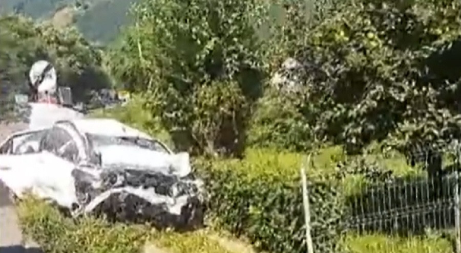 Accident cumplit pe DN7. Un șofer de 63 de ani a murit , după ce a ajuns cu mașina sub un TIR