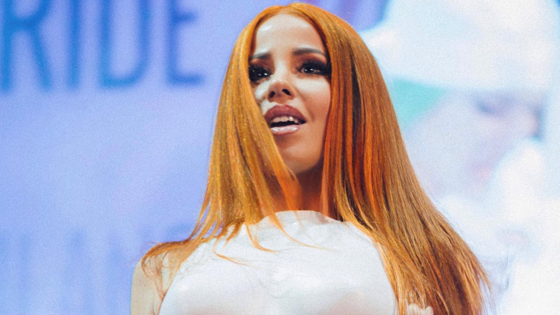 Baby K denunţă „nebunia” selfie-urilor după ce a fost rănită de o fană. Ce a pățit cântăreața la un concert