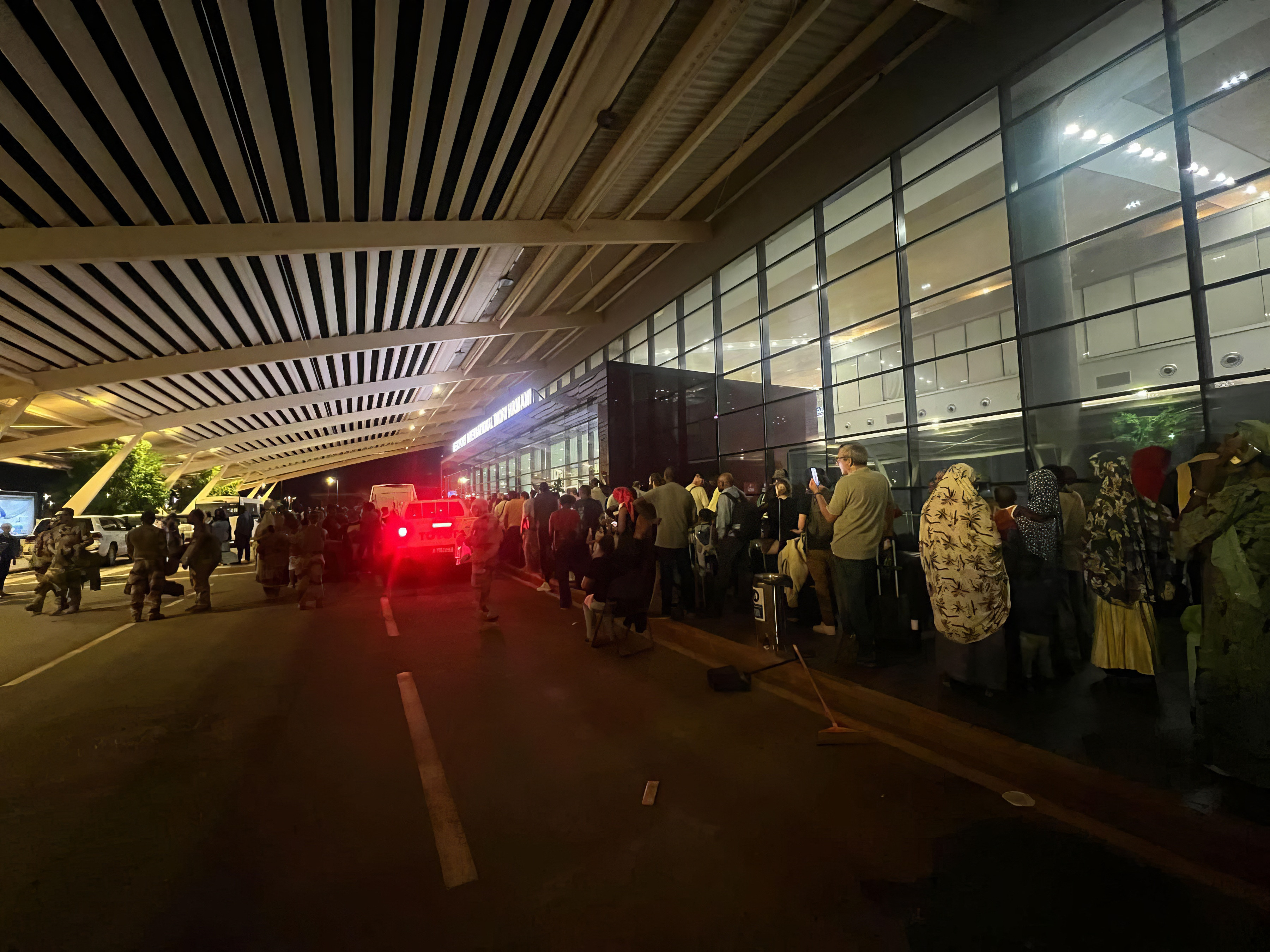 Nigeria a sistat furnizarea de electricitate către Niger. Ar putea urma o acţiune militară împotriva puciştilor