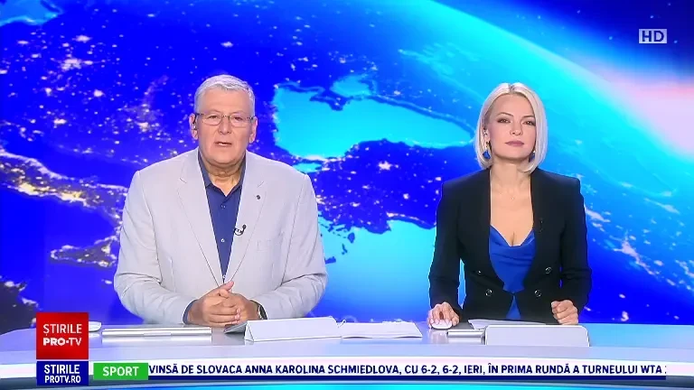 Cu apa până la genunchi și cu rochia îmbibată. Un cuplu a ales să se căsătorească în pofida inundațiilor devastatoare